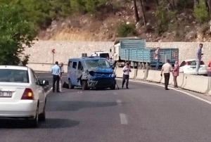 Antalyada askeri aracn geii srasnda patlama: 2 yaral