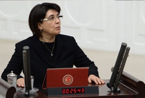 HDP Diyarbakr Milletvekili Leyla Zana gzaltna alnd!