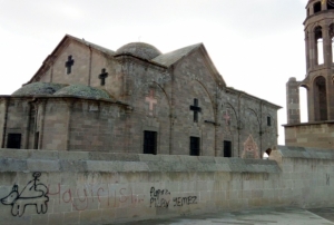 Tarihi kiliseye duvar yazs