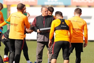 Galatasaray, Antalyaspor hazrlklarn srdrd