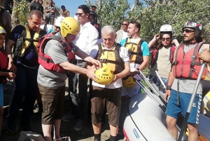 Son Babakan Binali Yldrm, Erzincanda rafting yapt