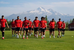 Kayserispor, stanbul'a 21 futbolcuyla gidiyor