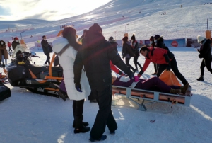Kayak yaparken yaralanan turistin imdadna jandarma kotu