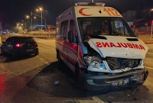 Kaza yapan ambulansta doum yapt
