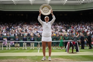 Wimbledon'da tek kadnlarda zafer Ashleigh Barty'nin