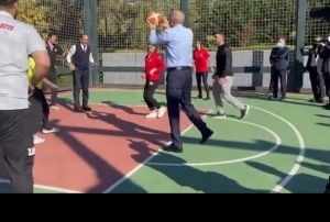 Cumhurbakan Erdoan mraniyede genlerle basketbol oynad