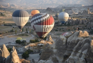 Kapadokya'da frtna nedeniyle balon uular iptal edildi