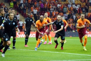 Galatasaray liderlik iin Lazio deplasmannda