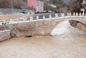 Trkiye'nin en hzl akan aynda artan su seviyesi korkutuyor
