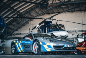El konulan Ferrari polis filosuna katld