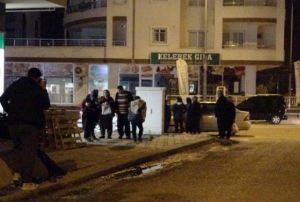 Pe pee depremler Adana'da vatandalar sokaa dkt