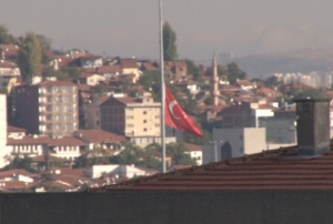Ankarada bayraklar yarya indi
