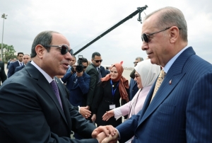 Cumhurbaşkanı Erdoğanı Sisi karşılad