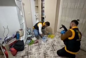 Gardıroptan cephanelik çıktı!