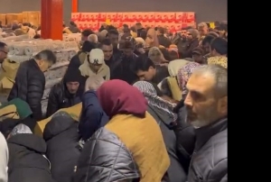 100 TL’lik indirim izdihamı: Birbirlerini ezdiler