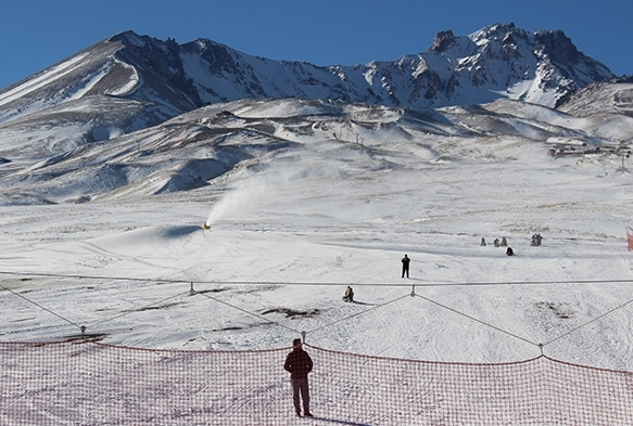  Erciyes'te kayak sezonu hafta sonu alyor
