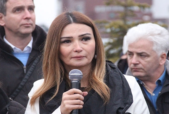  Milletvekili Paayeva 'Karaba Park' alnda gzyalarn tutamad