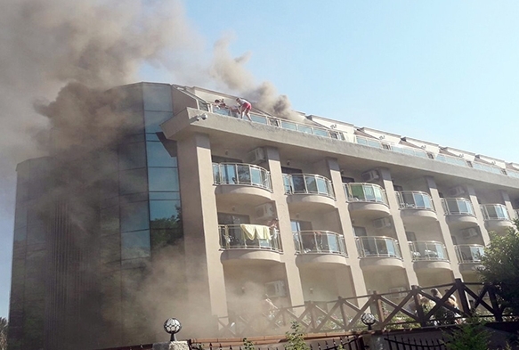 Lks otelde yangn! 400 kii tahliye edildi