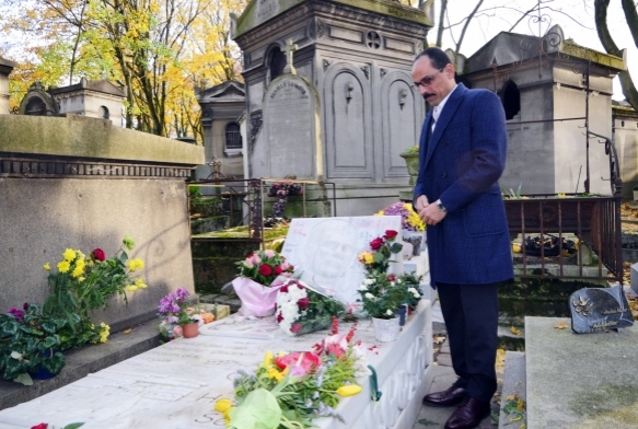 Cumhurbakanl Szcs Kaln, Ahmet Kaya'nn mezarn ziyaret etti
