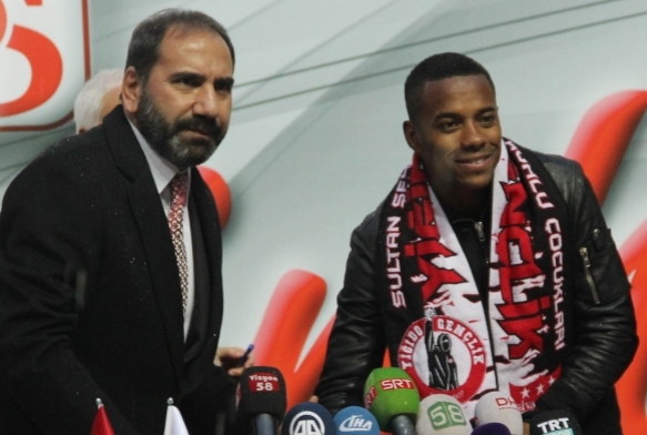 Sivasspor, Robinho ile 1,5 yllk szleme imzalad