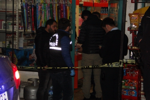 Hrszlar soyduklar marketin sahibini silahla vurdu