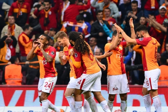 Galatasaray, ligde evindeki yenilmezliini 17e kard