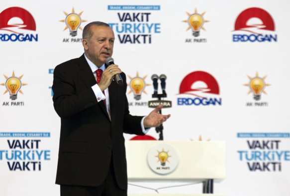 Cumhurbakan Erdoan, AK Parti seim beyannamesini aklyor