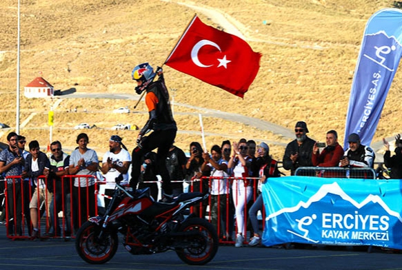 Motosiklet severler Erciyes Moto Festte bulutu