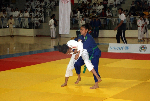Trk ile Suriyeli ocuklar, judo turnuvasnda bulutu