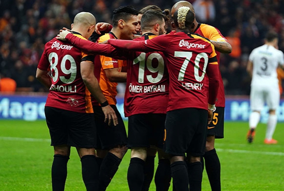 Galatasaray 8de 8 yaparak ampiyonluk yarana devam etti