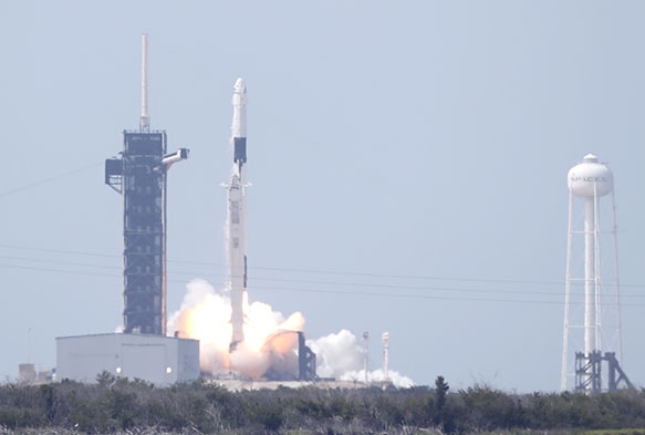 SpaceX, Crew Dragon uzay aracn baarl bir ekilde frlatt