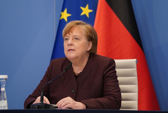 Merkel geri adm att, Paskalya kstlamalarn durdurdu