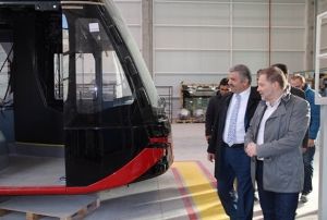 Bakan elik, yeni tramvaylar yerinde inceledi