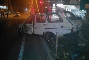 Otomobil ile beton mikseri arpt