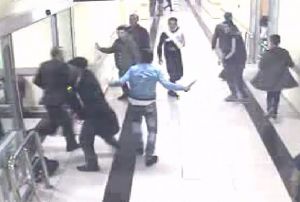 Hastane iindeki baklama an kamerada