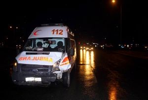 Ambulans ile ii servisi arpt: 5 yaral!