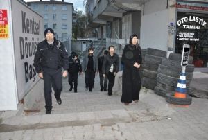 Dilencilik yapan Suriyeliler kampa gnderildi