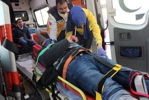i servisi ile kamyon arpt: 9 yaral
