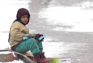 Tek eldivenli Suriyeli ocuun soukla imtihan