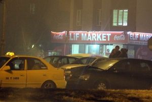 Islak ve kaygan yol kazaya sebebiyet verdi