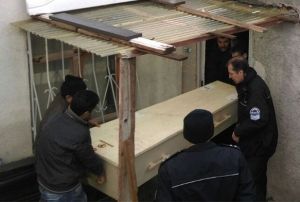 Lodos bacay devirdi,  kii zehirlenerek ld