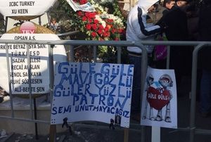 Sevenlerinden Mustafa Ko pankart