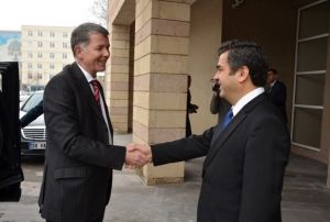 Vali Dzgn, ngiltere'nin Ankara Bykelisi'ni Arlad