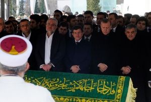 Devletin zirvesi Gl' yalnz brakmad