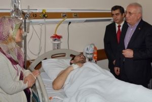 Bakan Elita'tan yaral polis memuruna ziyaret