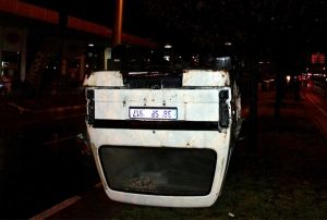 Yamur ve kayganlaan yol kaza getirdi