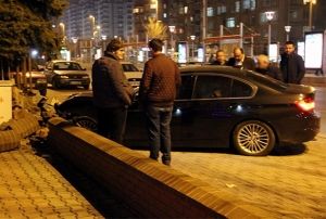 Kontrolden kan otomobil duvar ykarak durabildi