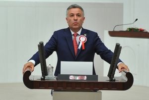 Ark, intihar eden lise rencisini Meclis'e tad