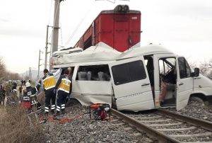 Tren, renci servisine arpt: 1 l, 16 yaral
