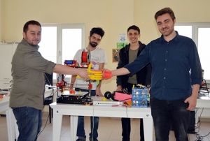 ER'l renciler evde fabrika sistemi gelitirdi